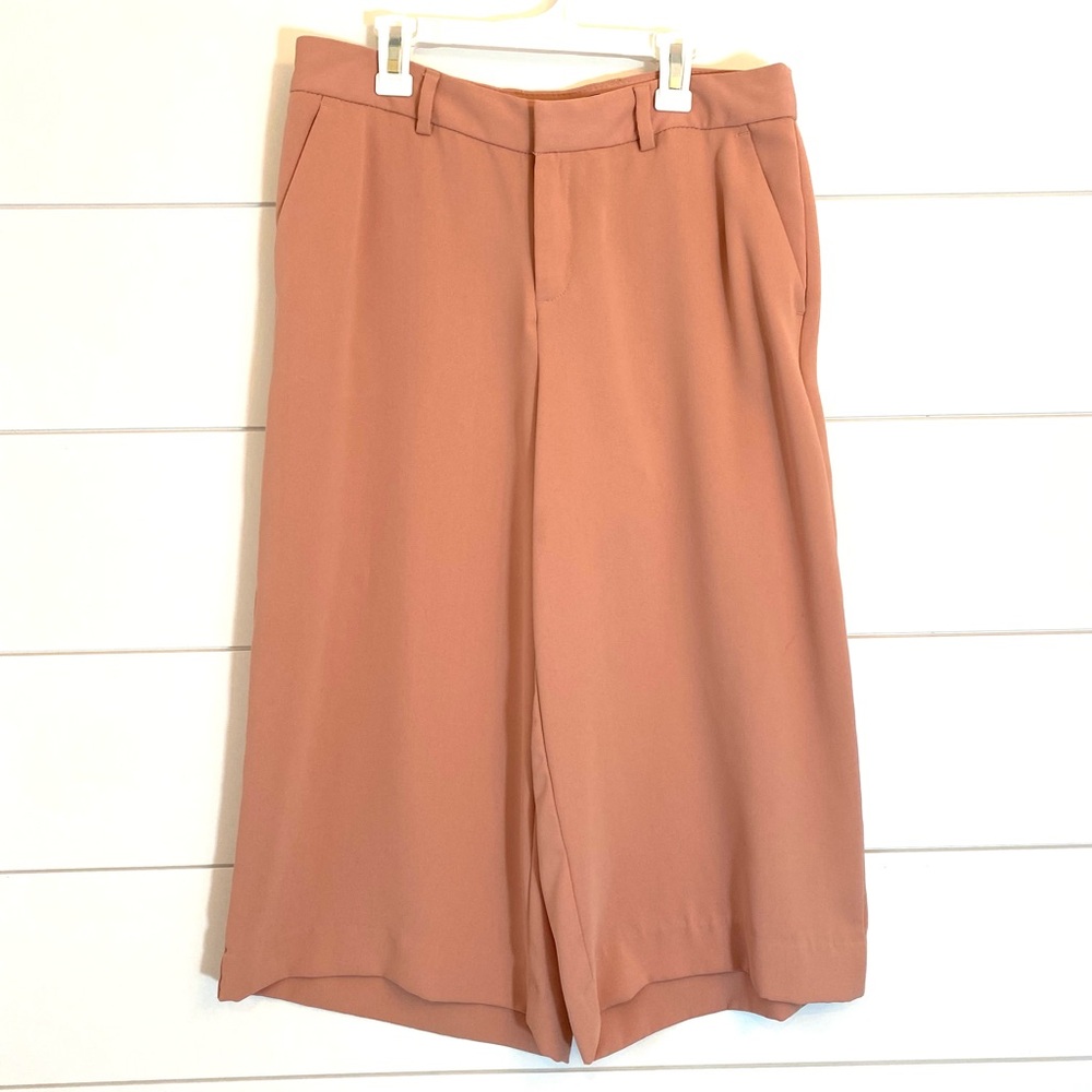 BANANA REPUBLIC pale pink wide-leg capris! Size 6.